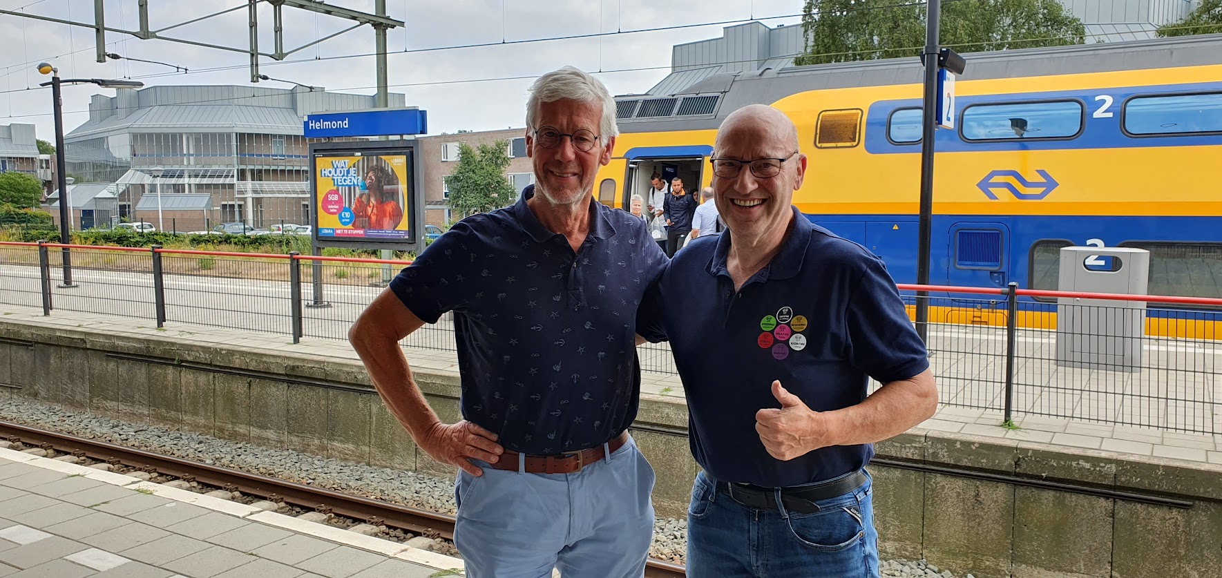 Ben van Ommen en Wim Tilburgs op station Helmond